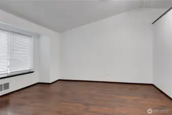 Living Room w/vaulted ceiling