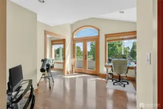 Open loft space between the two bedrooms upstairs