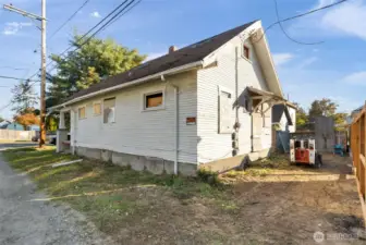 Convenient alley access to the backyard.