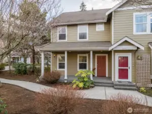 Craftsman style townhouse with covered front porch