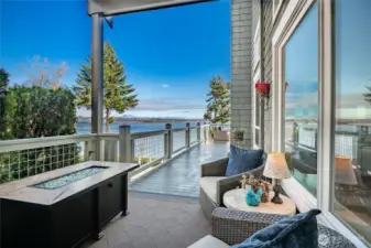 Covered side deck with access off the kitchen