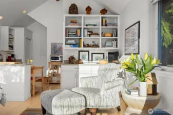 Another view of the sitting area with the built-ins.