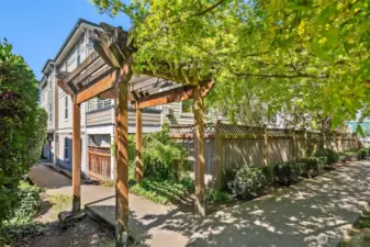 Welcome to Medallion Condos—a charming 12-unit community just minutes from Northgate and the Link Light Rail.