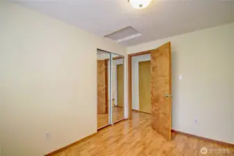2nd bedroom