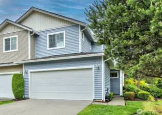 End unit townhome in convenient Trail Run community.