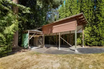 Approx 37ft RV parking with 30amp plug in & storage.