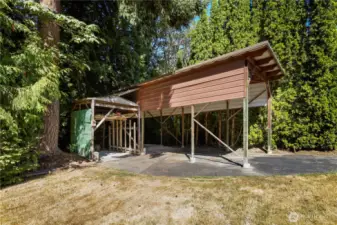 Approx 37ft RV parking with 30amp plug in & storage.