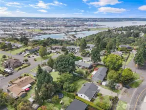 Close to Water and Browns Point parks