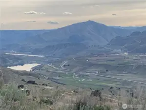 Panoramic Perfection! Experience 360-degree views that stretch across the Columbia Plateau and include the Columbia River