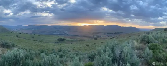 Gateway to the Columbia Plateau-Positioned perfectly for exploring the natural wonders of Eastern Washington