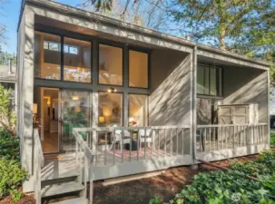 end unit with privacy