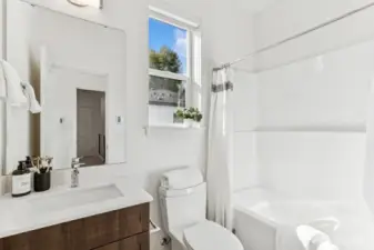 Full bathroom en suite to additional bedroom.