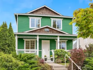 Lovely Lake Stevens 2 Story Home
