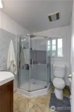 2nd view of upstairs bathroom