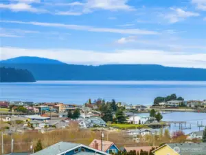 Welcome to 37549 Olympic View Road NE in the coastal community of Driftwood Key.