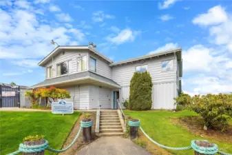 HOA members enjoy access to Driftwood Key Club amenities, including the clubhouse, marina, boat launch, swimming pool, private beach, waterfront pavilion, and playground.