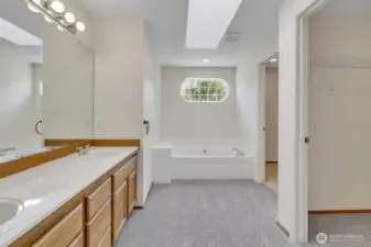 5 Piece Primary bath with soaking tub