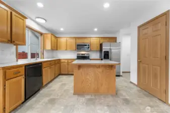 Spacious kitchen with plenty of counter space, all appliances and walk in pantry.
