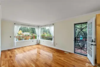 There is no bad view in this living room, blessed with beautiful hardwood floors.  Notice how the room is illuminated with natural light.