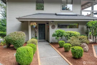 The home is surrounded by meticulous landscaping, including well designed garden pathways. Come and enjoy this low maintenance and beautifully manicured garden!