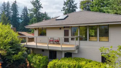 Enjoy this sunny property, with all the lovely gardens and views. The spacious windows all for year around outdoor enjoyment!