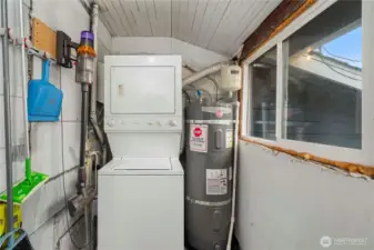 Utility Mud room with washer dryer