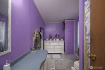 Huge Ensuite Bathroom