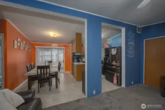 Rooms connect & flow well