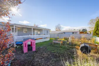 Large yards with plenty of garden space!