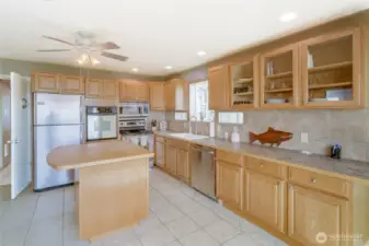 KITCHEN AREA