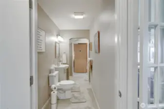 PASS-THRU BATH MAIN FLOOR