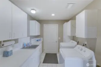 TILED UTILITY TO GARAGE