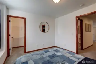 Street bedroom/walk-in closet