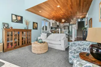 See a list of items that the sellers will leave for the buyer.