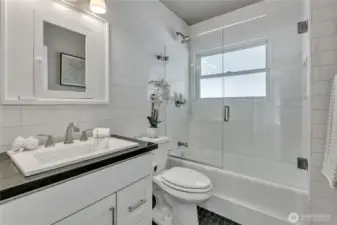 Middle floor bathroom