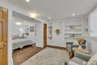 Built in shelves in 5th bedroom