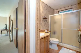 Well-appointed full bath for guests