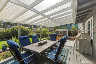 Step out from the dining room, to your outdoor-covered dining space!
