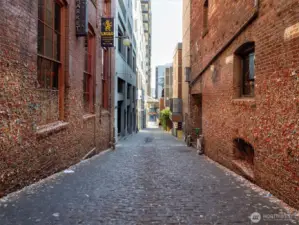 Get lost in the city!