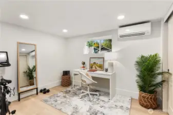 Lower bed/flex space