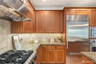 House has Hepa Air filter which is such a bonus for cooking, and overall living! Check out those sparkling stainless steel appliances!