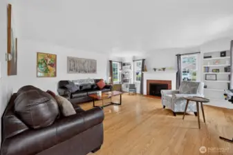 Another angle of the living room. Notice how light and bright the natural lighting is. It' snot even sunny out.