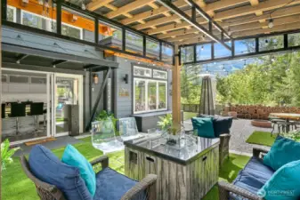 This unit will be turnkey as almost all inside and outside furniture stays.