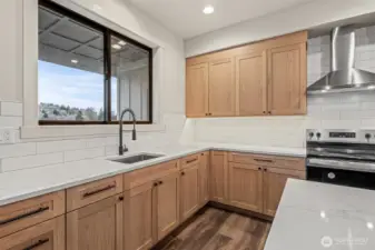 Foodie faucet on bar sink makes cleaning easy