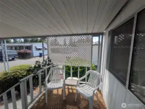 Nice front porch for coffee or visiting