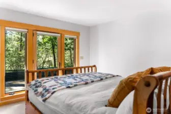 Gorgeous view of forest, bushes and flowers everyday! Wake up to fresh green mountain living here.
