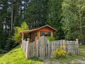 This guest studio has a vacation rental permit. Use it for income or for your own visiting friends and family.