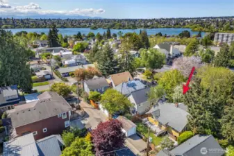 Just blocks from all that Green Lake has to offer.
