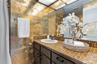 Full Bath 2