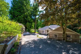 This home is perfectly positioned off the road for privacy and tranquilty.
